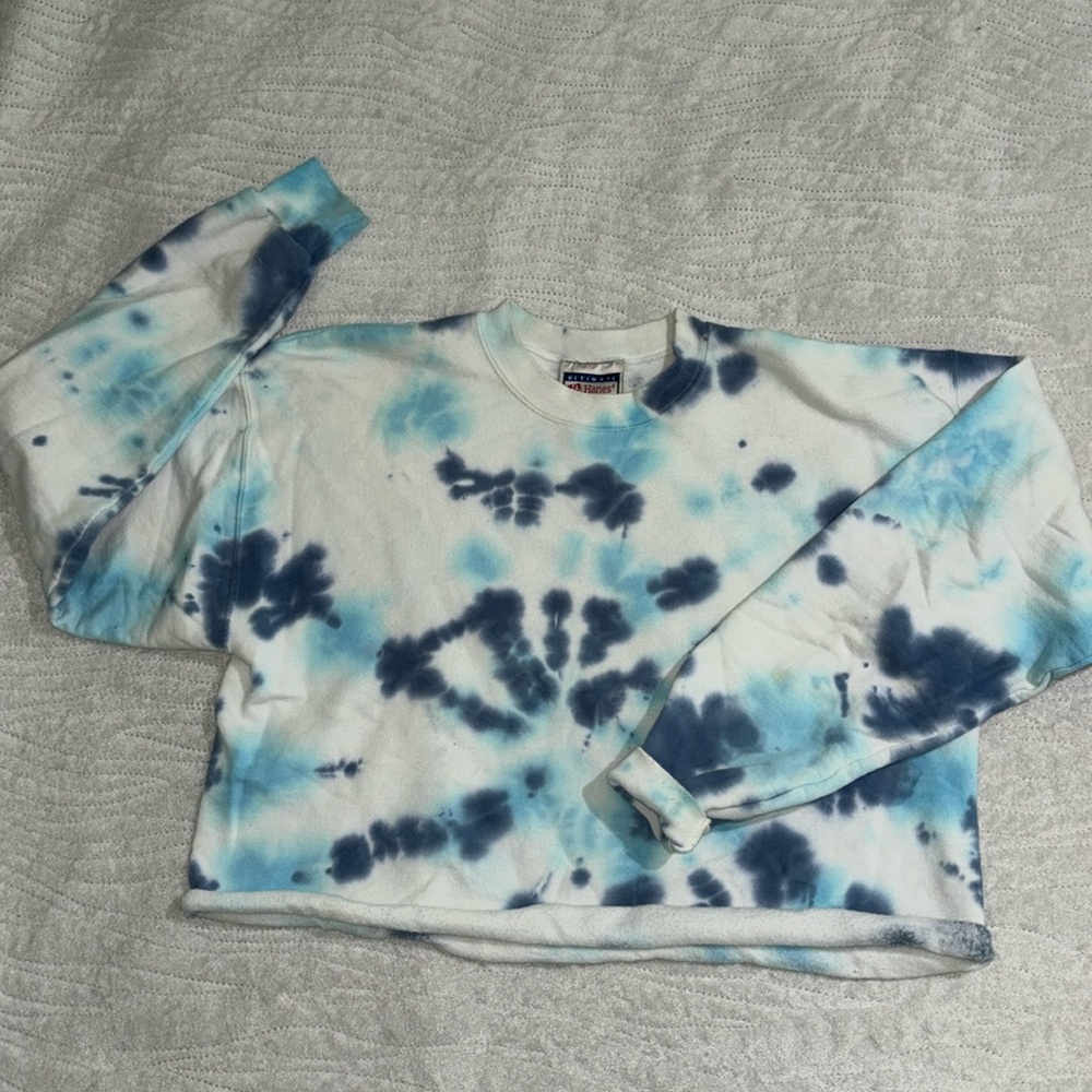 Vintage circa 1990’s Hanes tie dye sweater. Size medium.